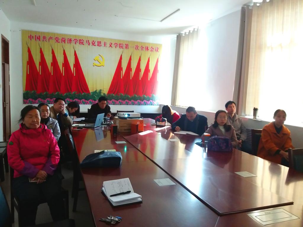 认真收听收看宣讲十九大精神报告会